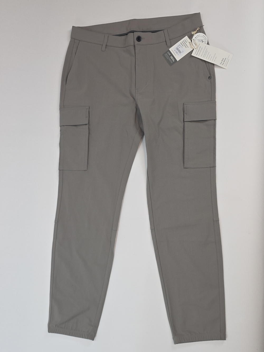 NWT Vuori Meta Cargo Pant” color Walnut & in Various Sizes